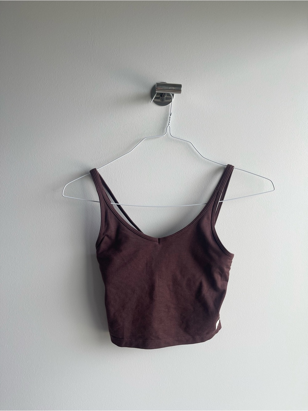 Vuori Sleeveless V-Neck Crop Tank Top - Brown